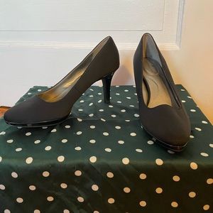 Bandolino Size 8.5 Black Cloth Pumps LIKE NEW